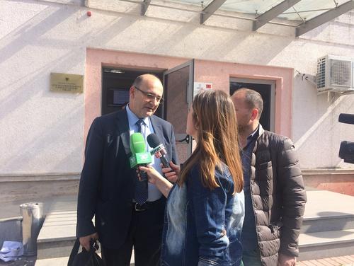Rechtsanwalt Vladimir Meçi beantwortet die Fragen der albanischen Medien