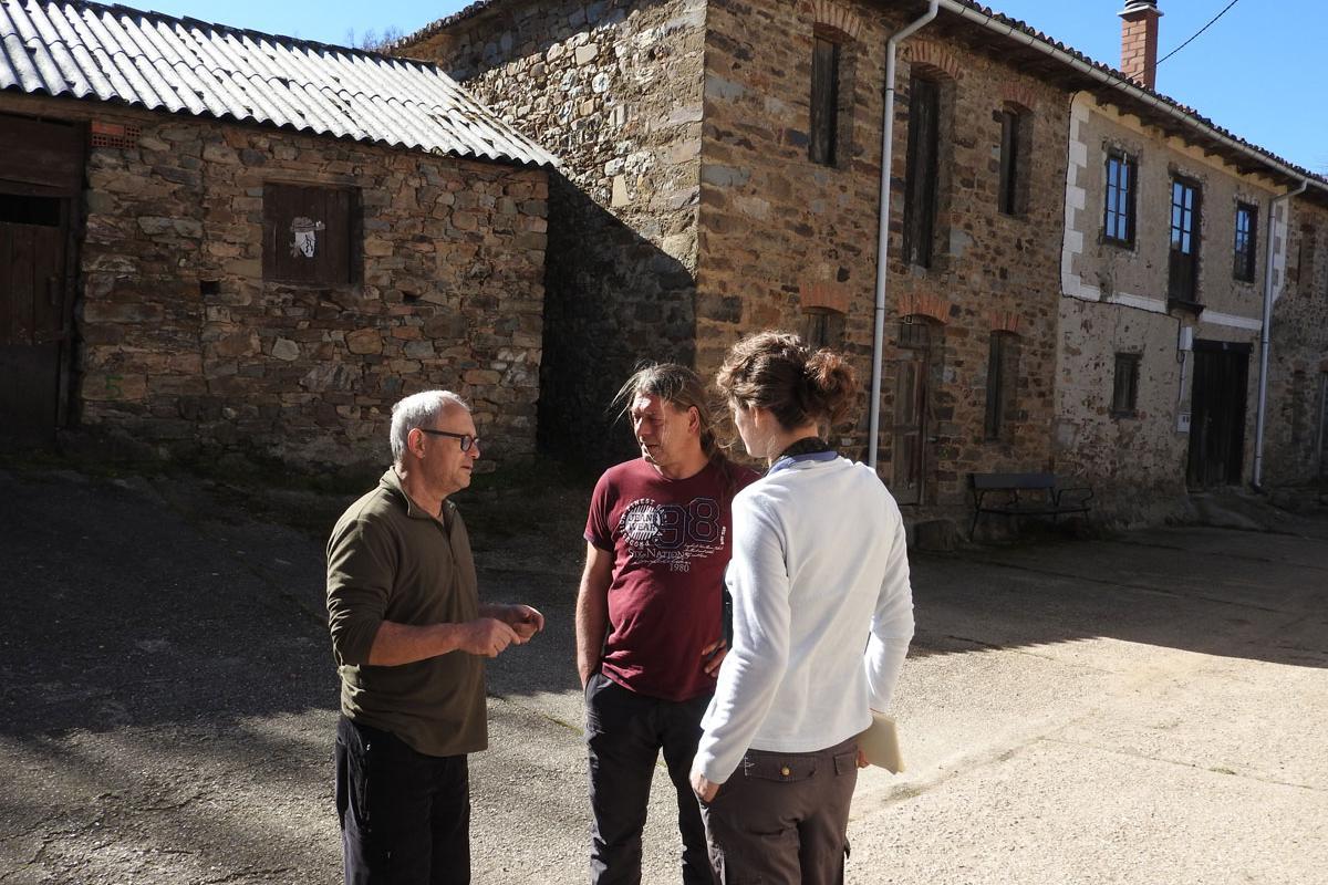 Biologists in front of a stone house in Spain