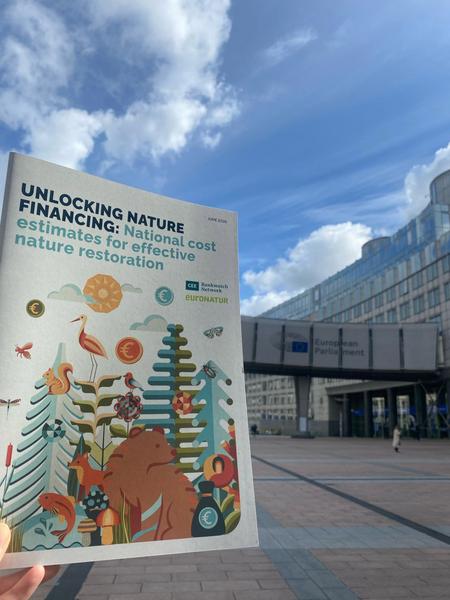 The ‘Unlocking Nature Financing’ report in front of an EU building