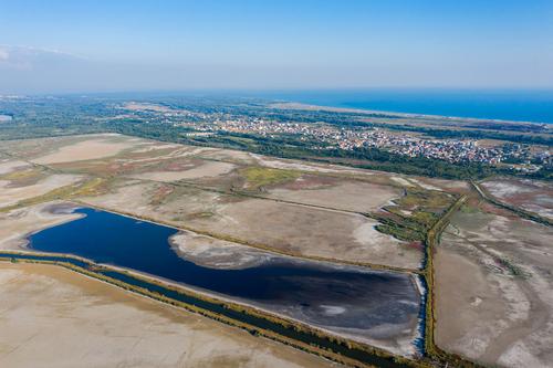 Salzbecken an der Adria ausgetrocknet