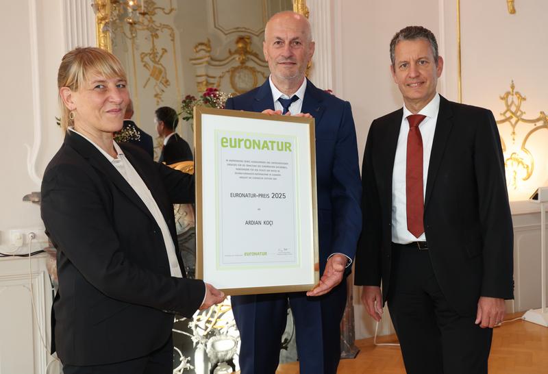 EuroNatur-Preisträger mit Geschäftsführer und Vizepräsidentin EuroNatur-Preisverleihung im Weißen Saal von Schloss Mainau