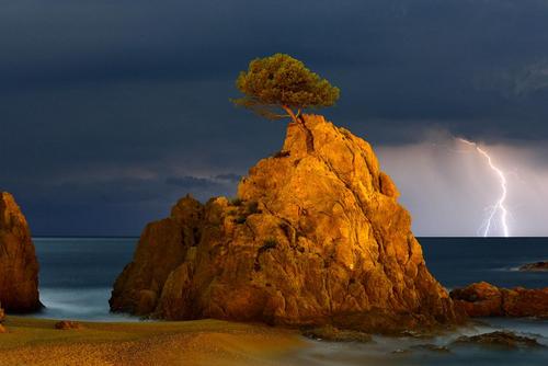 Lightening on the horizon Lightening on the horizon