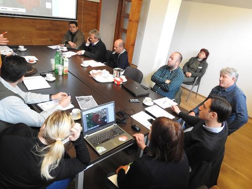 Stakeholder meeting Repusnica Lonjsko polje 1 Die Stakeholder beim Meeting in einem Besprechungsraum.