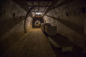 unterirdischer Tunnel in Bunkeranlage