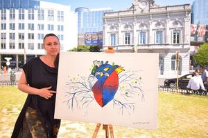 Aleksandra Nina Knezevic mit ihrer Interpretation des Blauen Herzens