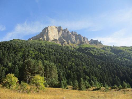 Wälder, Wiesen und Berge in der Shar-Region