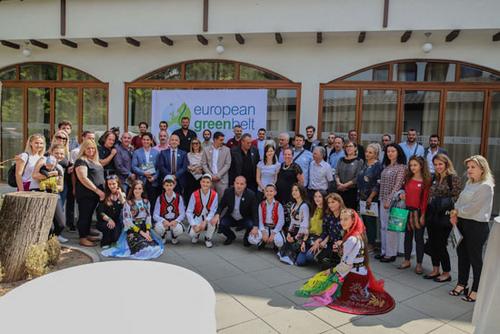 Gruppenbild vor dem Banner european green belt