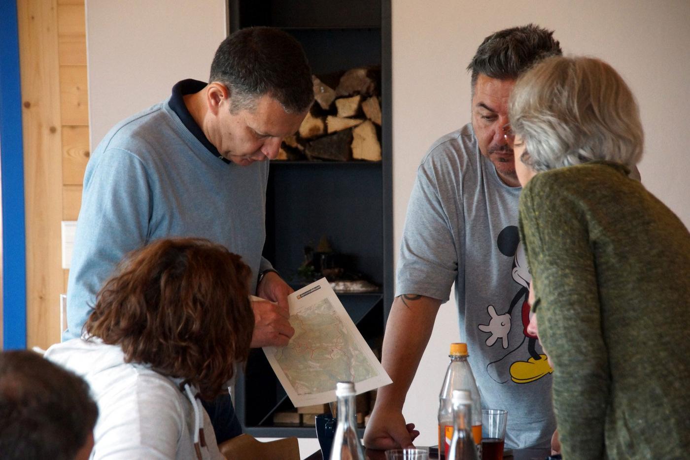 Teambesprechung Das EuroNatur-Team bei einer Besprechung