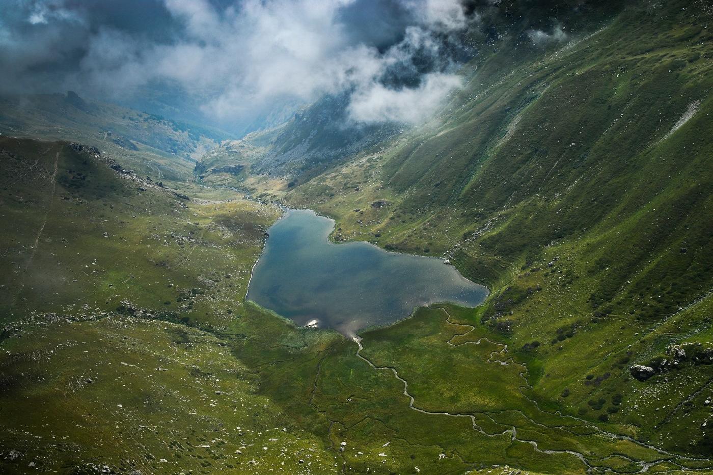 Blick auf den Bogovinsko Gletschersee hoch oben im Shargebirge.