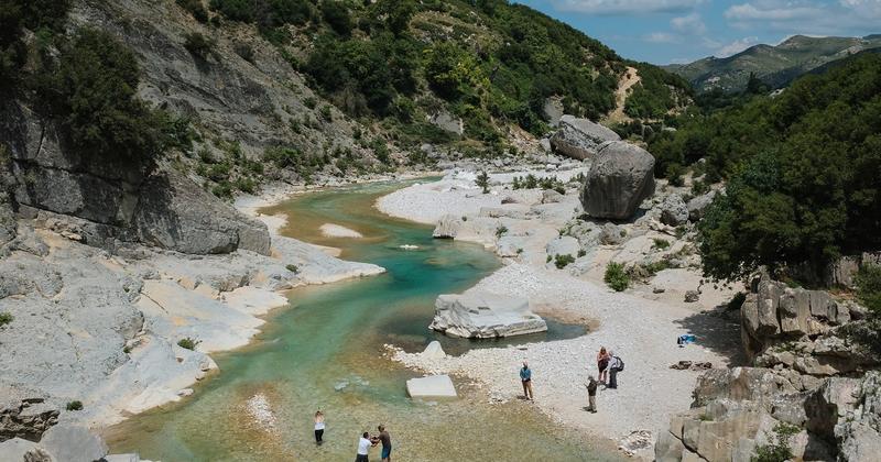 Wissenschaftler sammeln Daten am Nebenfluss der Vjosa