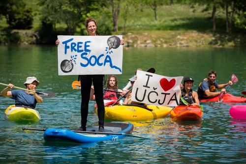 Flussschützer auf der Soča in Slowenien