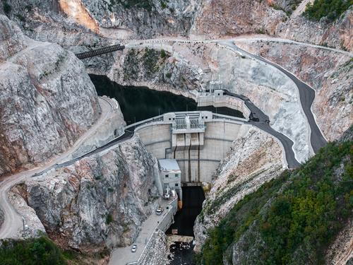 Wasserkraftwerk an der Oberen Neretva