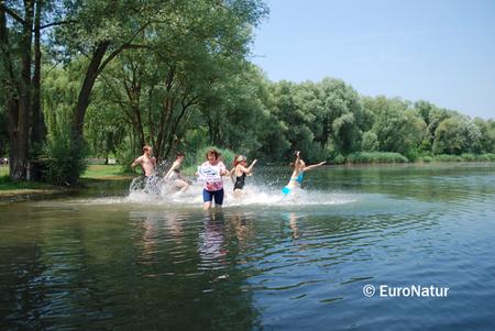 Die Wasserratten von EuroNatur stürzen sich für den Schutz der Balkanflüsse in die Fluten