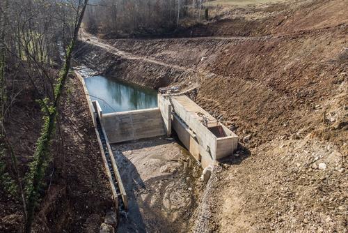 Das Kleinwasserkraftwerk Ravni na Pristavaci bei Uzice.