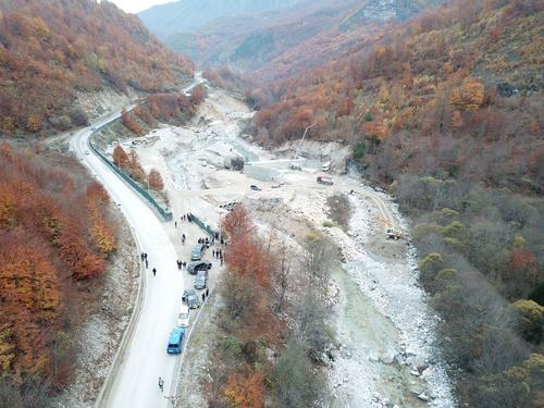 Baustelle am Valbona-Fluss in Albanien