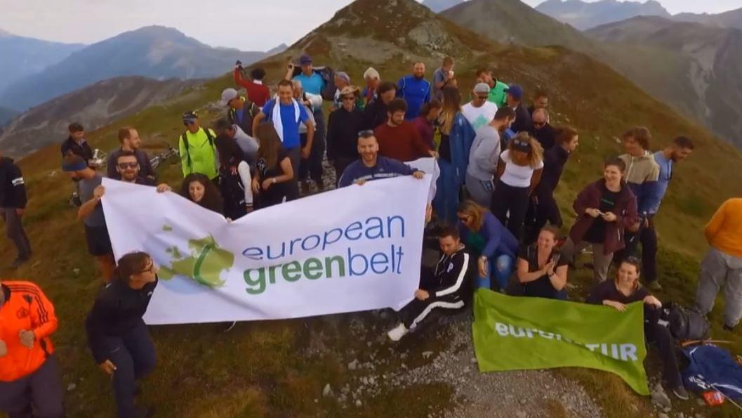 Screenshot GreenBelt Days mit Menschen im Gebirge