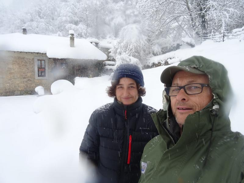 Spanische Naturschützer im Schnee