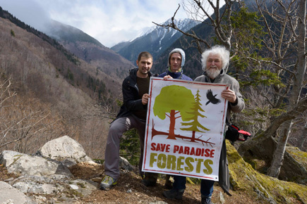 Scientist with poster in the mountain landscape of Boia Mica.