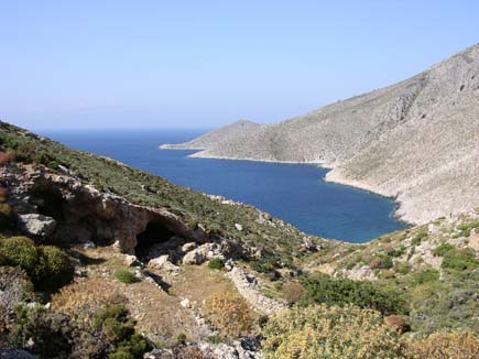 Einsame Bucht auf der Ägäis-Insel Tilos